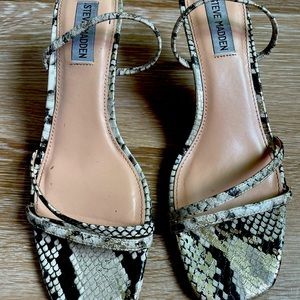 Snack print one inch sandals